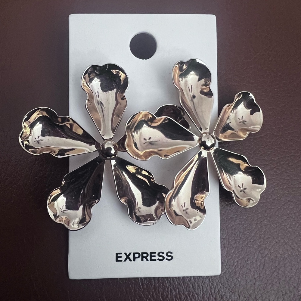 Express gold Floral Earrings | Hawaii statement NWT